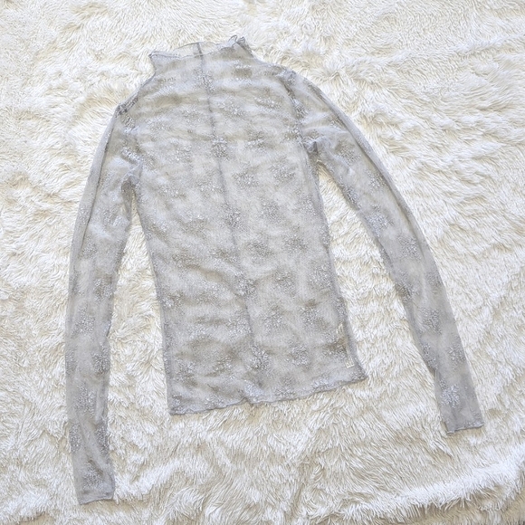 🔴LOWEST! Free People Lady Lux Sheer Floral Light Grey Lilac Thumbhole Top - Picture 3 of 11